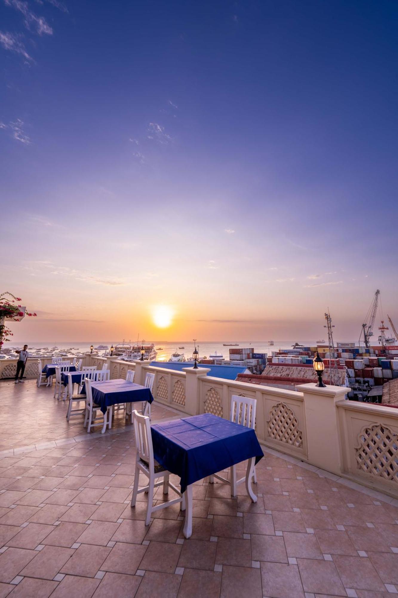 Hotel Golden Tulip Stone Town Boutique 4*